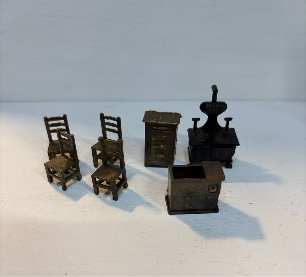 Lot of 7 Pieces Vintage Tiny Plastic Brown Miniature Dollhouse Furniture